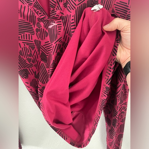 Brooks Activewear Running Long Sleeve Pull Over Sweater Pink Black Size Medium - Picture 5 of 8